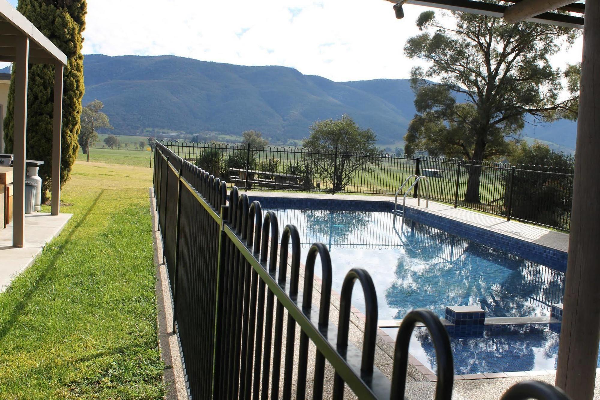 Mountain View Motel Corryong Buitenkant foto